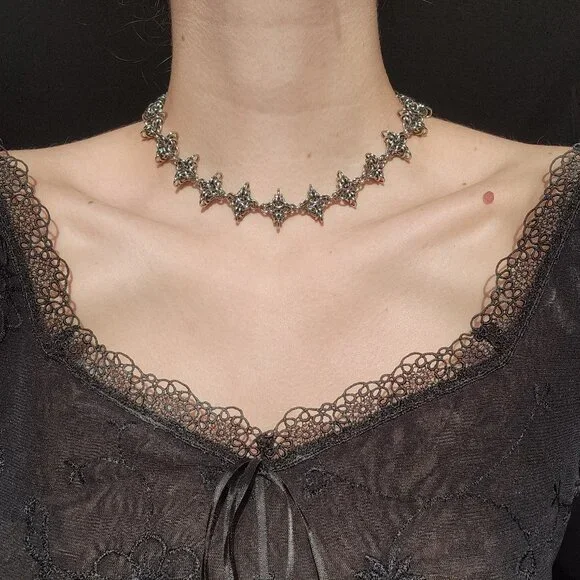 Gothic silver spikes choker necklace with a small silver chain - Picture 3 of 9